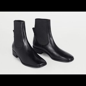 Vacchetta leather flat boots